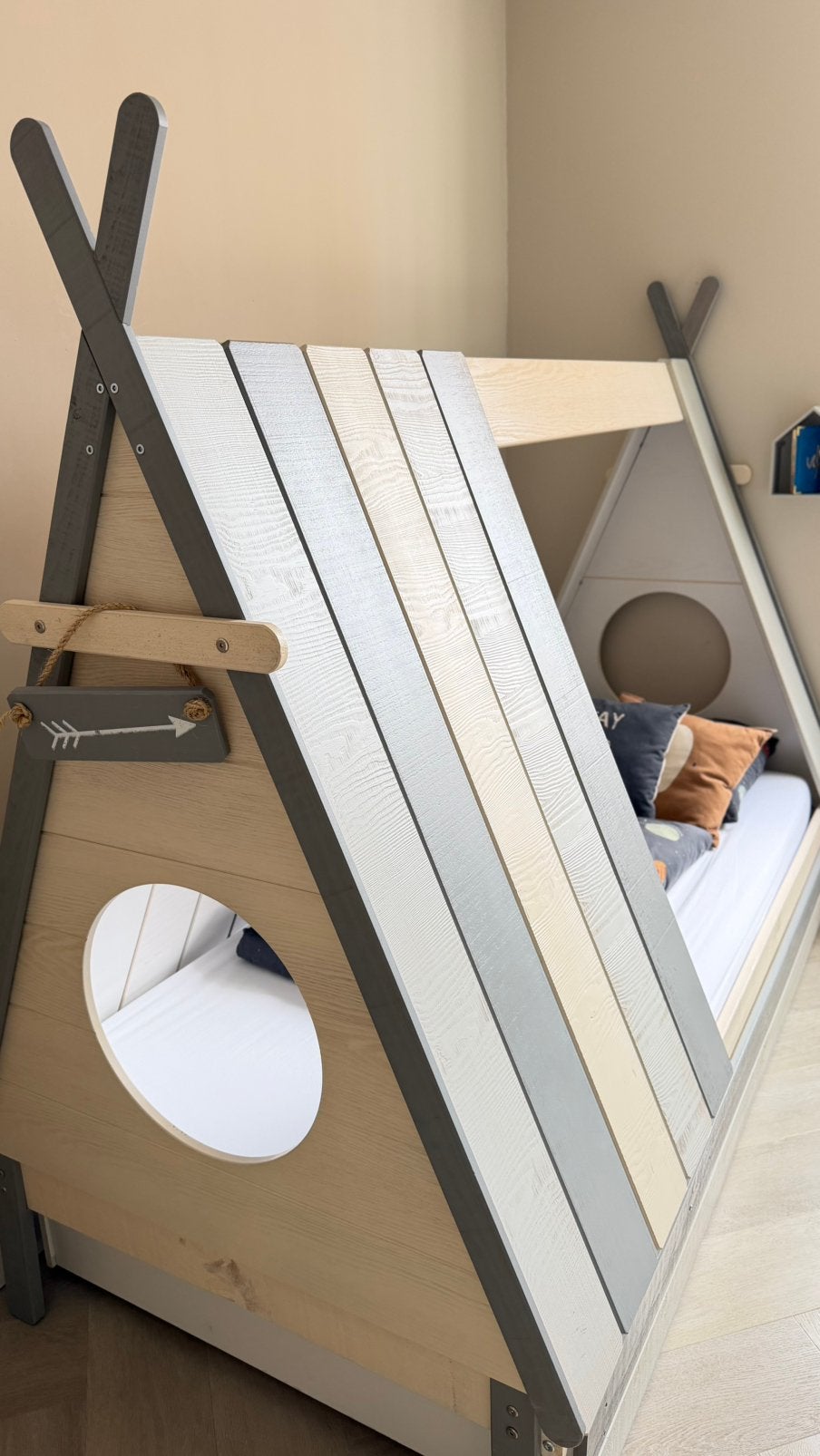 Stoer houten tipi/kinderbed + ABZ matras, 85 tot 100 cm, Zo goed als nieuw, 180 cm of meer, Ophalen