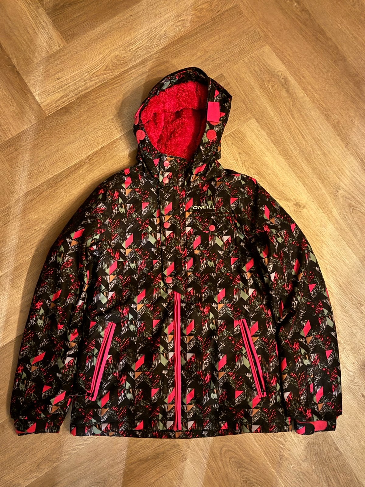 O'Neill ski-jas met opvallende print en warme voering, Kleding | Dames, Ophalen of Verzenden, Zo goed als nieuw, Maat 34 (XS) of kleiner