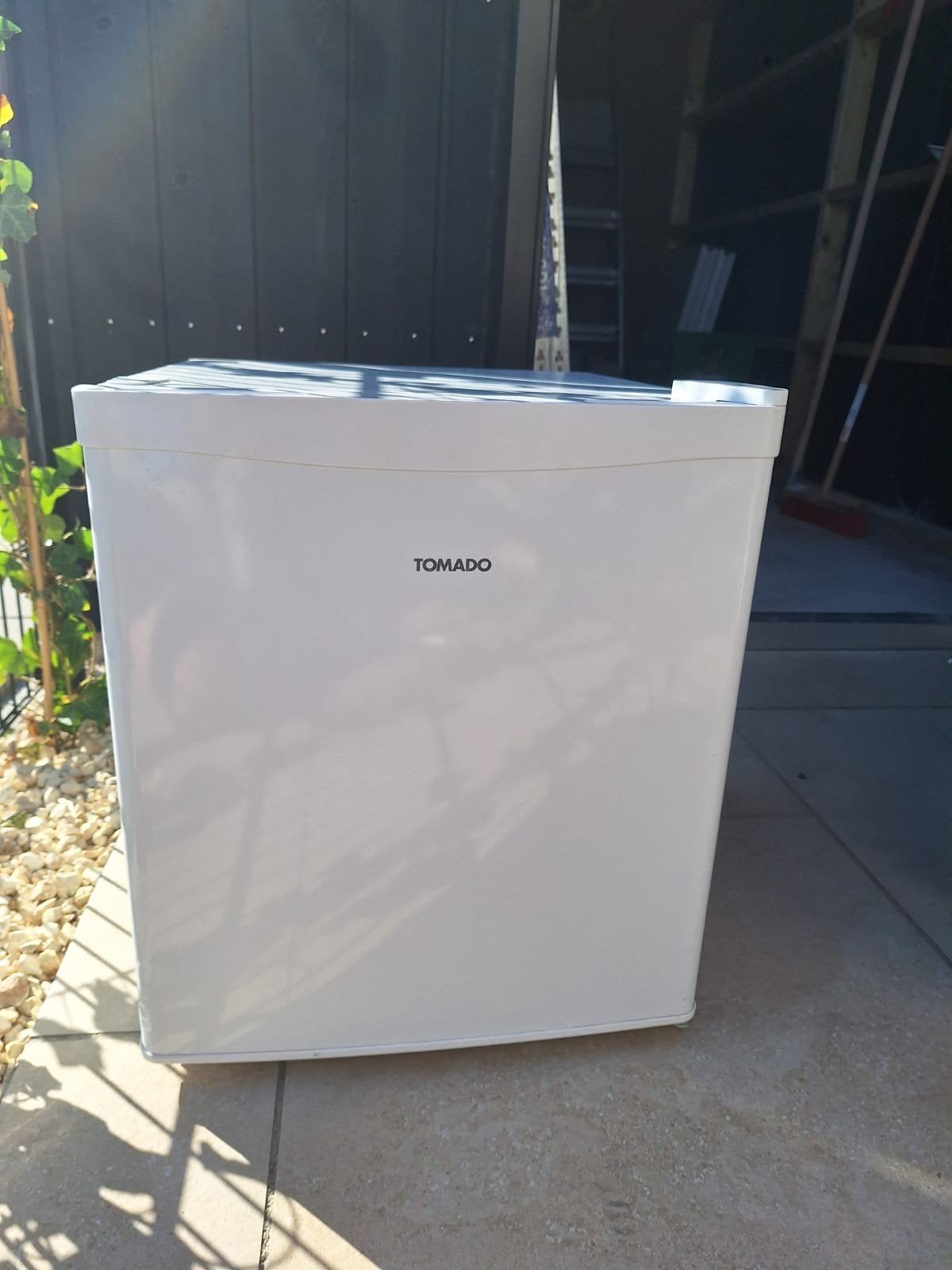 Tomado mini vriezer, Ophalen, Met vriesvak, Minder dan 45 cm, Minder dan 85 cm