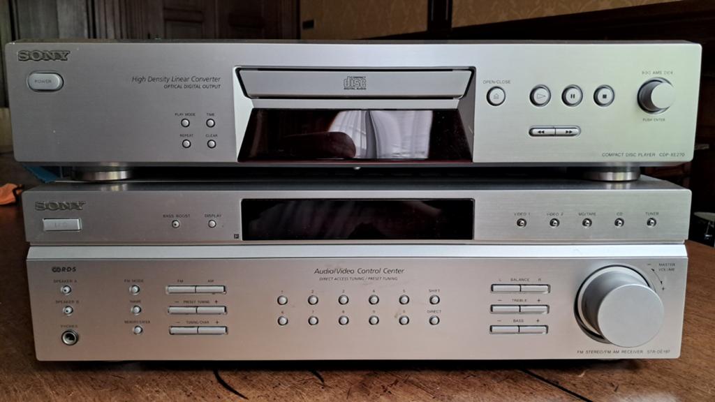 Sony CD-speler CDP-XE270 & FM Stereo Receiver STR-DE197, Gebruikt, Sony, Tuner of Radio, Losse componenten