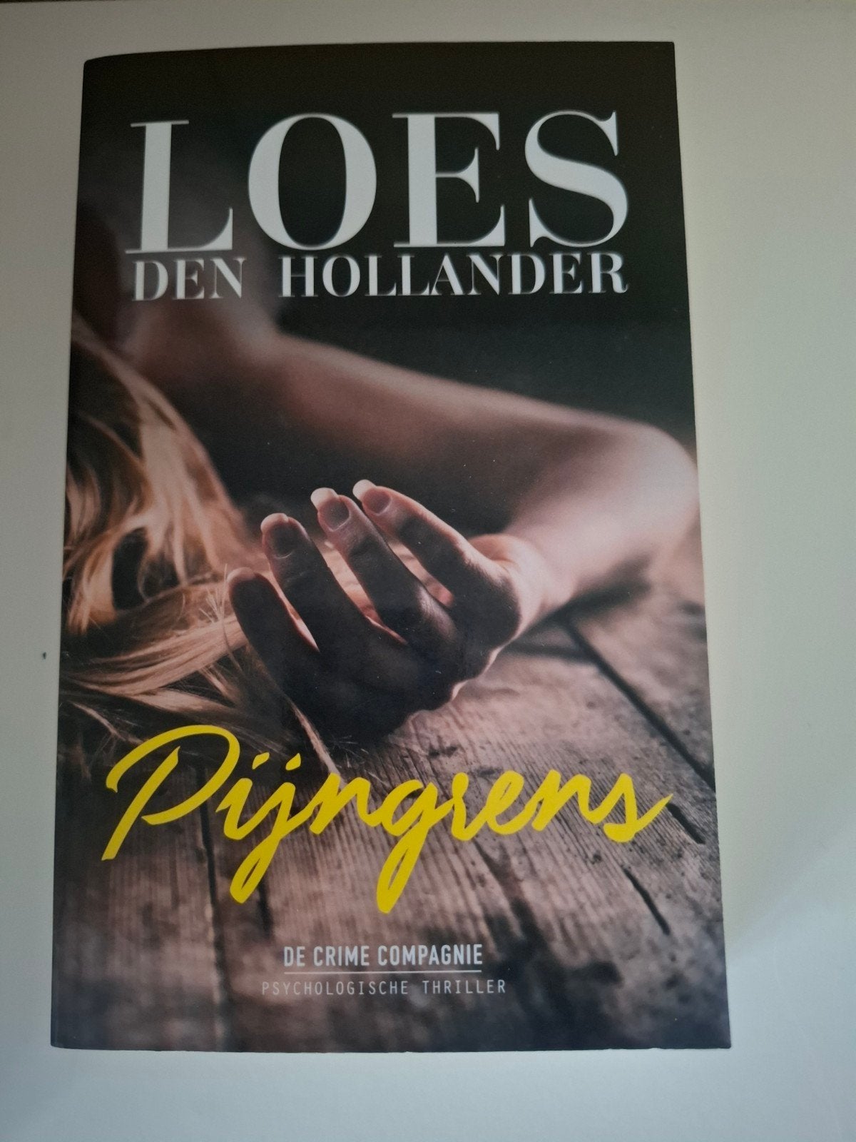 Loes den Hollander - Pijngrens, Ophalen of Verzenden, Zo goed als nieuw, Loes den Hollander