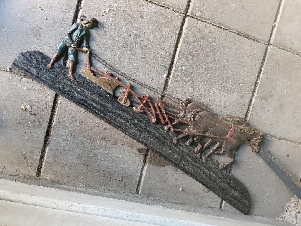 Gietijzer boer plus ploeg, Antiek en Kunst, Ophalen, Overige materialen, Wanddecoratie