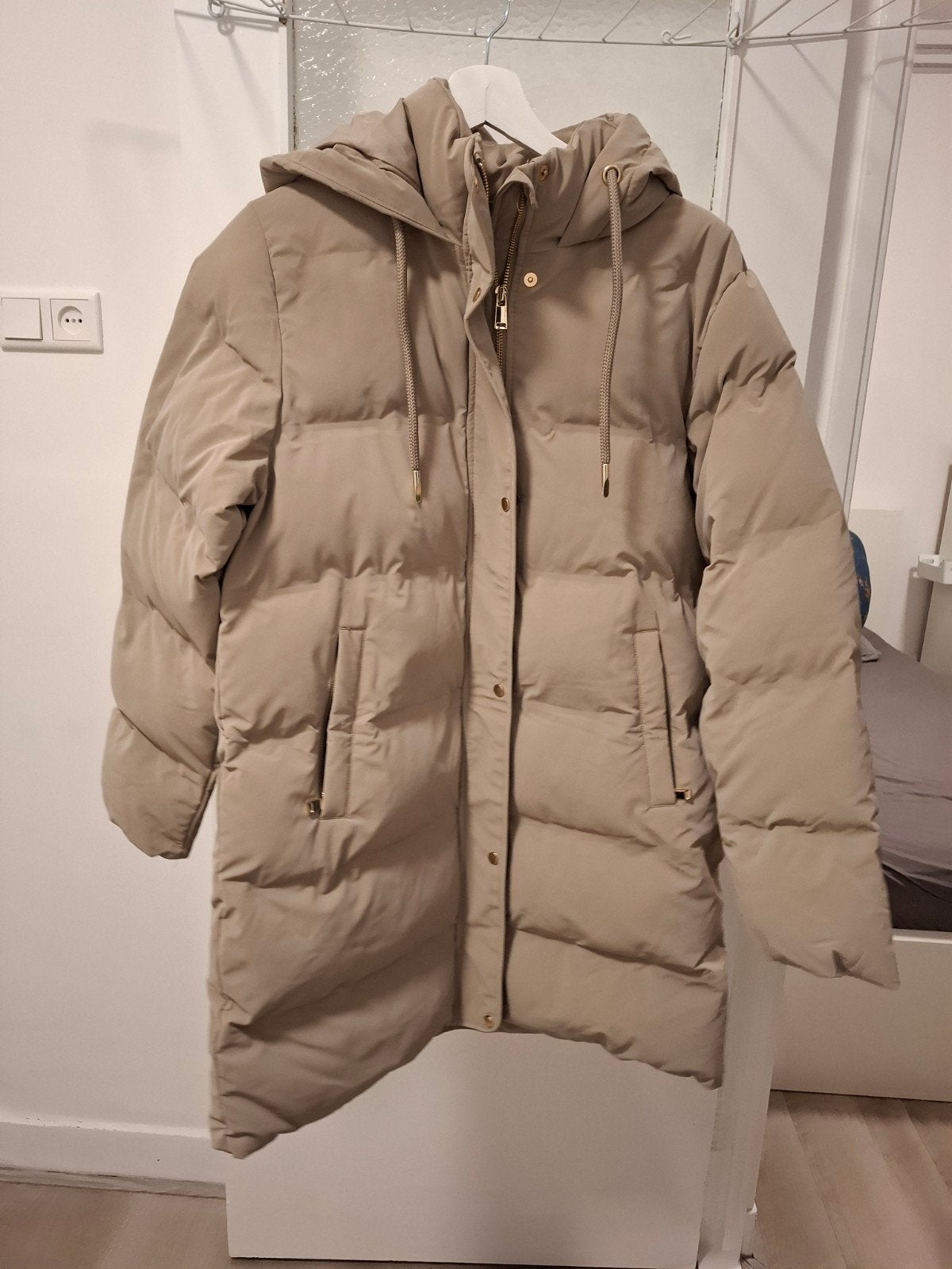Zara puffer winterjas beige L, Kleding | Dames, Ophalen, Maat 42/44 (L), Nieuw, Zara
