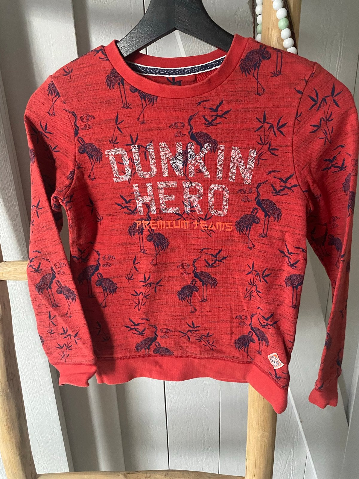 Rode sweater met opdruk 'Dunkin Hero' - Maat 134/140, Ophalen of Verzenden, Nieuw, Jongen, Trui of Vest