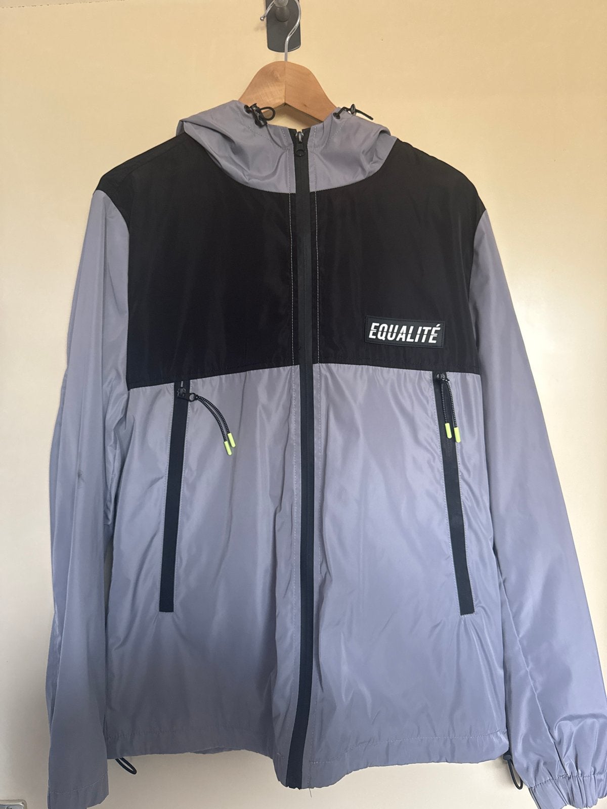 EQUALITÉ jas maat S, zo goed als nieuw, Kleding | Heren, Ophalen of Verzenden, Zo goed als nieuw, Maat 46 (S) of kleiner, Grijs