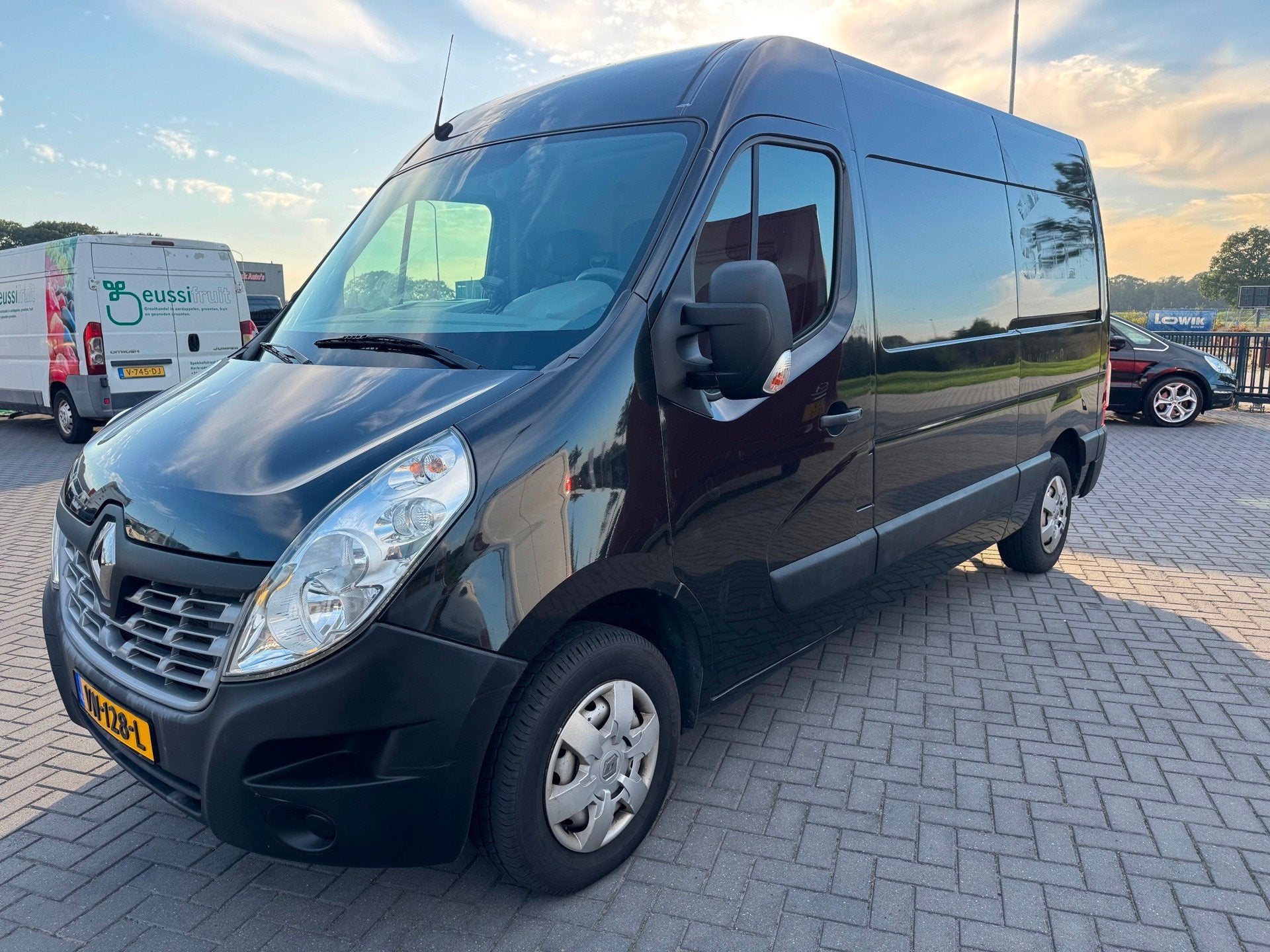 Renault Master T35 2.3 dCi L2-H2 2015 165PK zwart Navi, Auto's, Voorwielaandrijving, Euro 5, Stof, Gebruikt