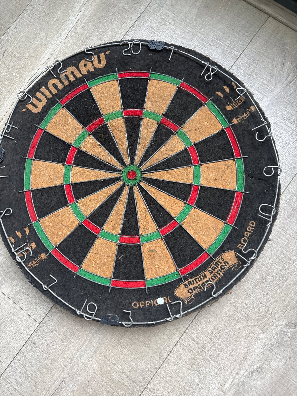 Winmau dartbord - Zo goed als nieuw, Sport en Fitness, Darts, Ophalen, Zo goed als nieuw, Dartbord
