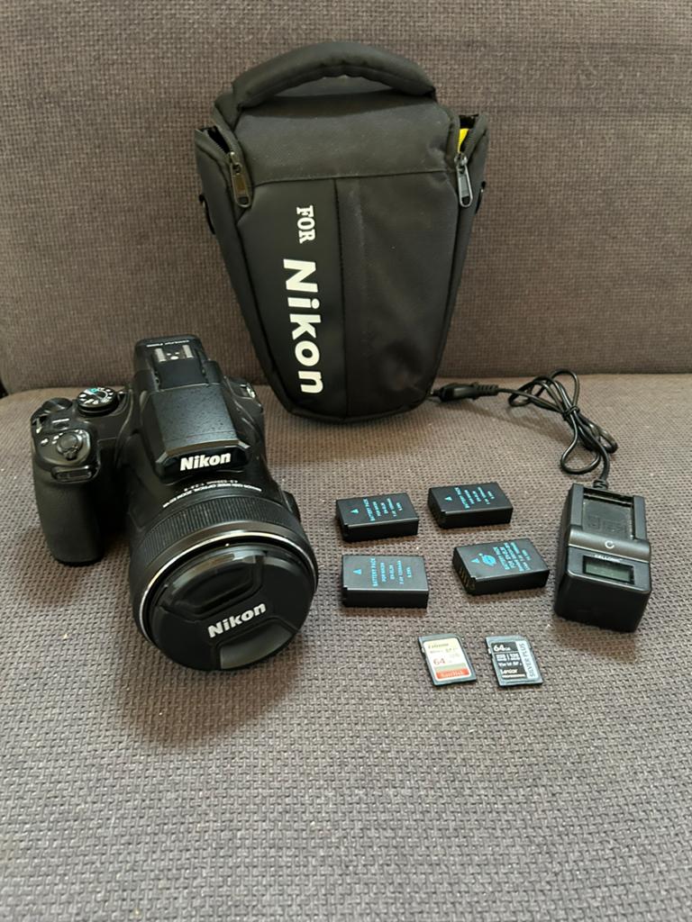 Nikon Coolpix P1000 + diverse accessoires, Ophalen, Zo goed als nieuw