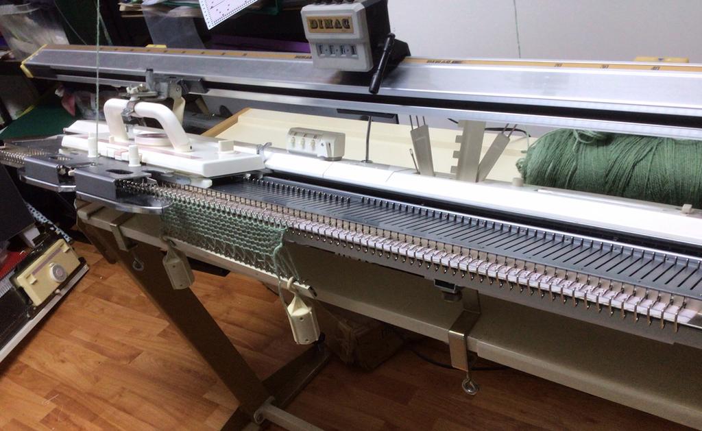 Dimac motor aandrijving automatisch/met voetpedaal en tafel, Hobby en Vrije tijd, Breien en Haken, Ophalen, Gebruikt, Breien, Machine
