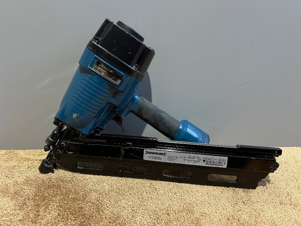 Spijker pistool - Te koop (€ 125,-) / Huur (€35,- per week), Ophalen of Verzenden, Gebruikt, Tacker/nietmachine, Overige merken