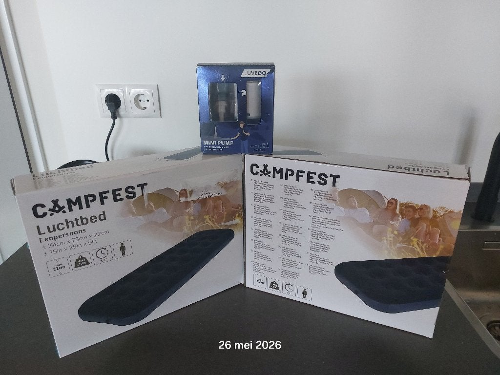 Te koop: Twee 1persoons luchtbedden incl. pomp, kleur blauw, Ophalen, Zo goed als nieuw