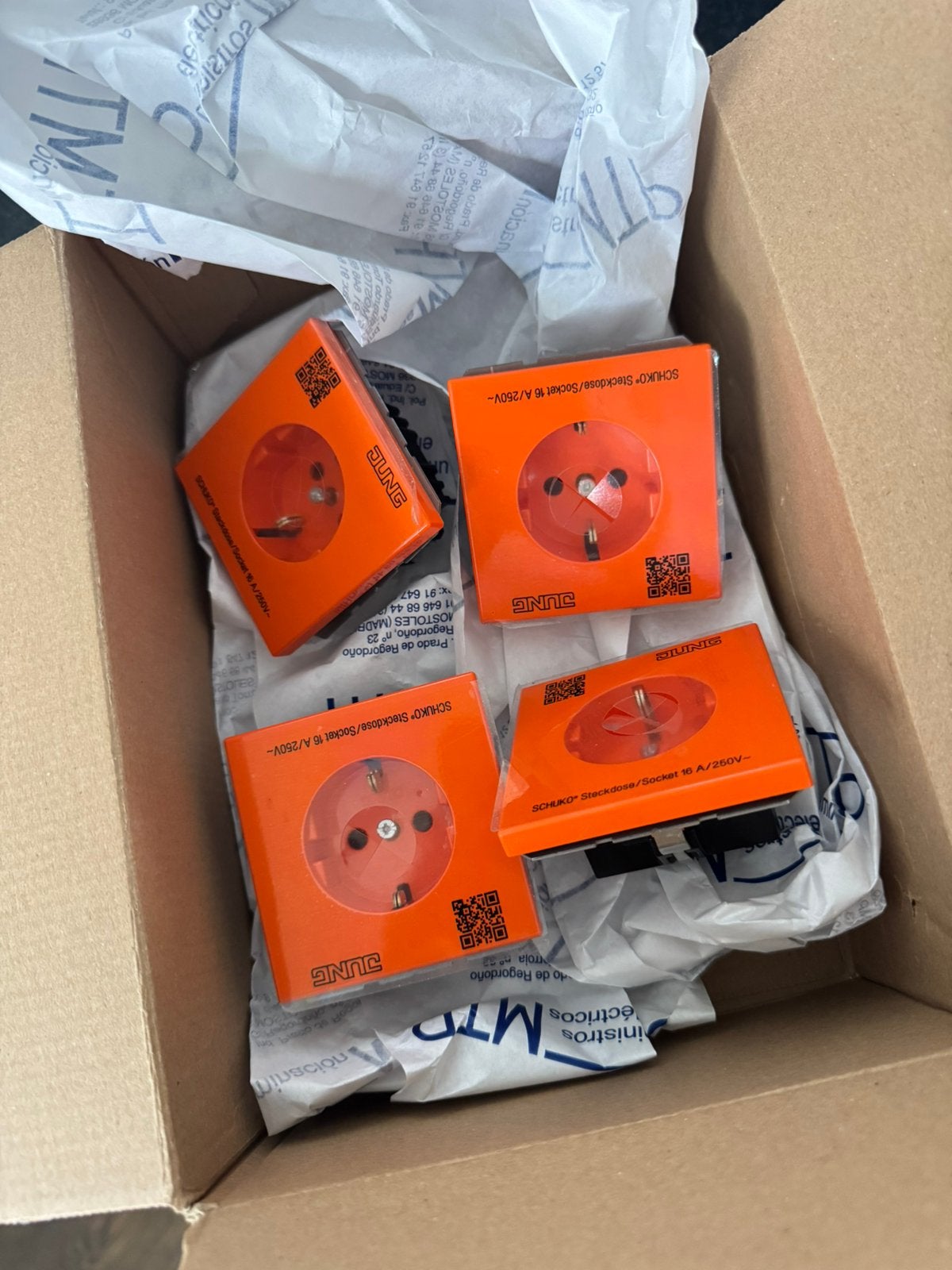 NIEUW - JUNG LS990 wandcontacten 4x oranje, Doe-het-zelf en Verbouw, Ophalen of Verzenden, Nieuw, Jung, Stopcontact