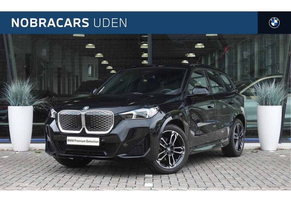 BMW iX1 eDrive20 M Sport / Panoramadak / Sportstoelen / M Ad