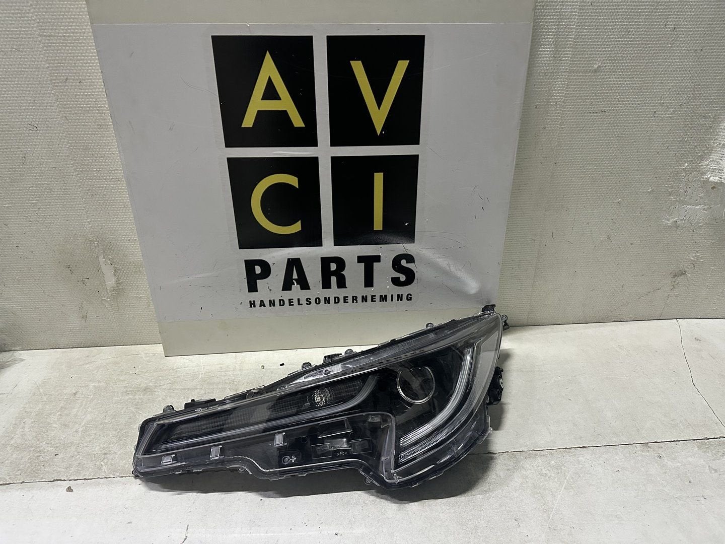 Koplamp Toyota Corolla E21 Vol led Links 81150-02S70, Gebruikt, -, -, Ophalen of Verzenden