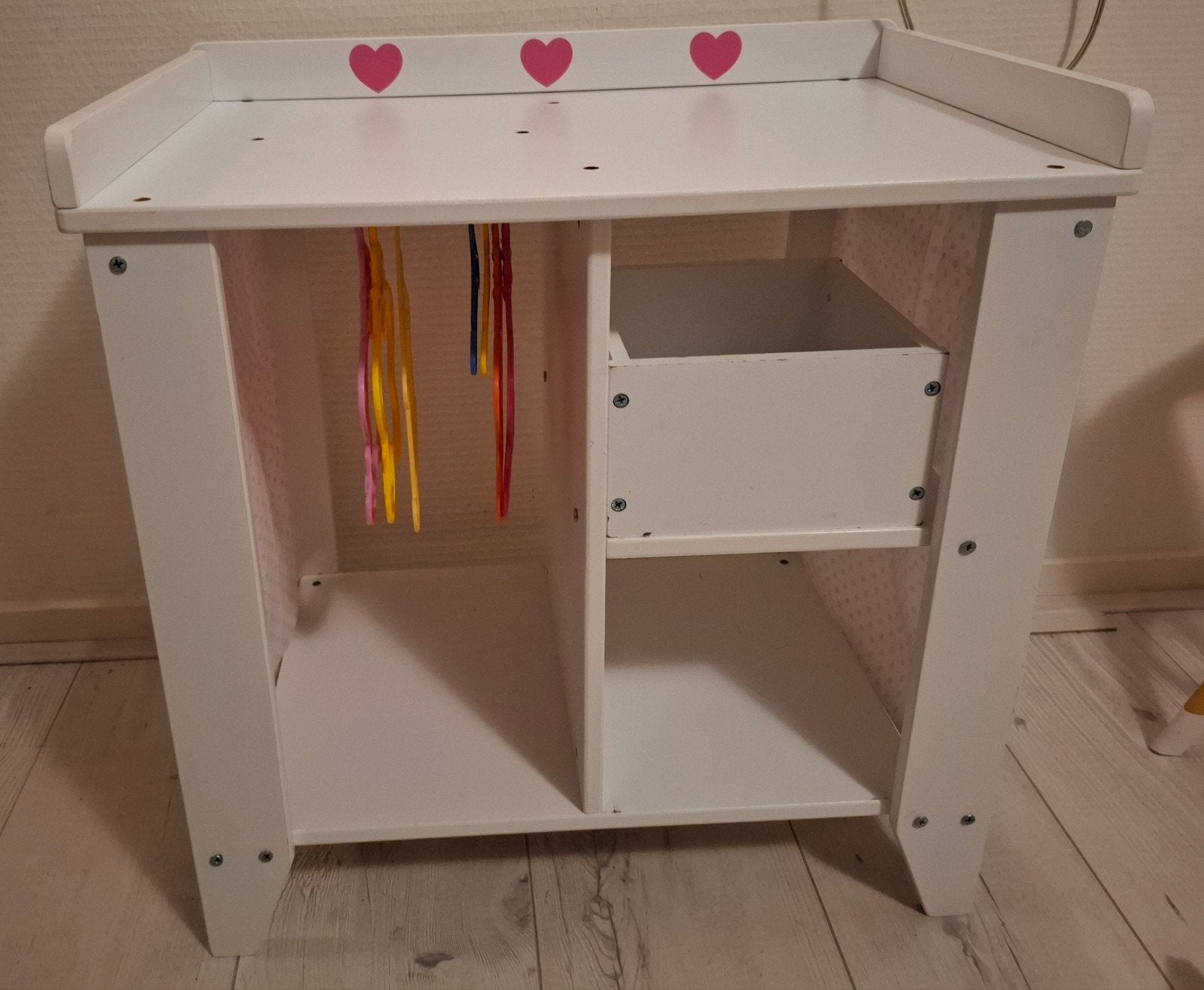 Houten poppencommode met kledinghangers, Ophalen, Gebruikt, Babypop