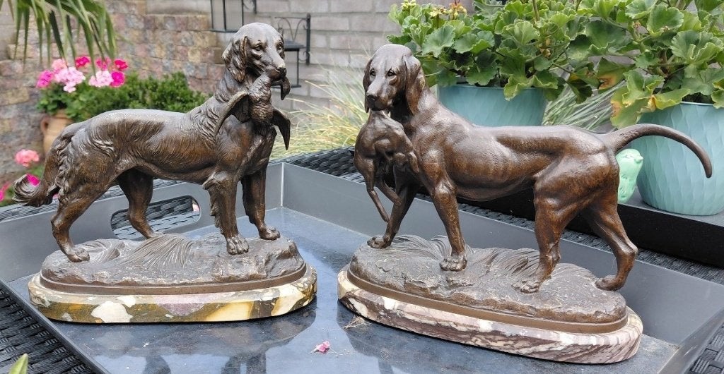 2 zamak/spelter ? Jachthonden met prooi in bek., Ophalen, Brons