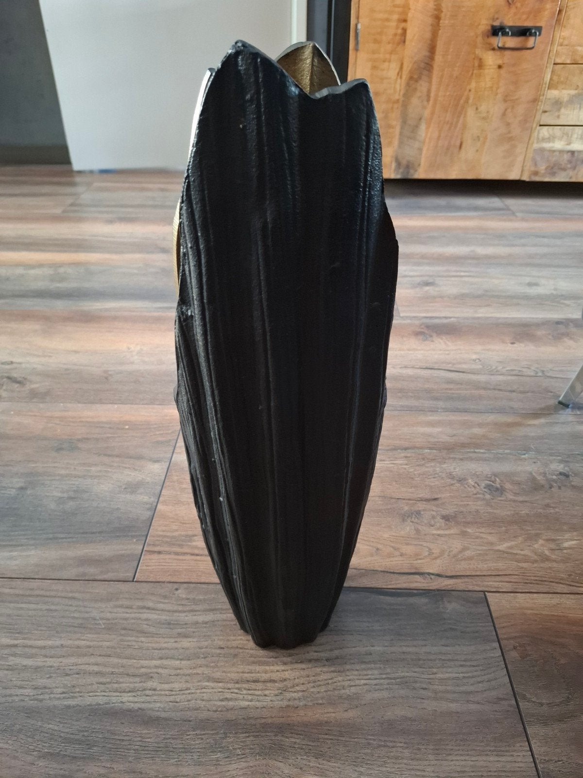 Zwarte metalen vaas van Light & Living, Ophalen, Gebruikt, Met patroon/structuur, Zwart