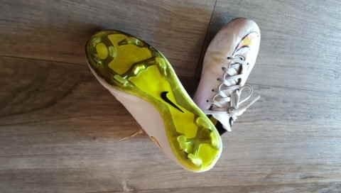 Jongens nike voetbal schoenen maat 35,5, Maat XS of kleiner, Ophalen of Verzenden, Schoenen