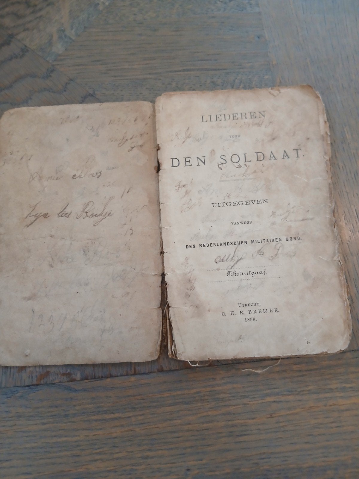 Liederen voor den Soldaat - Oude Militaire Liederenbundel, Ophalen of Verzenden, Gelezen, Onbekend (uitgegeven door Nederlandsche Militaire Bond)