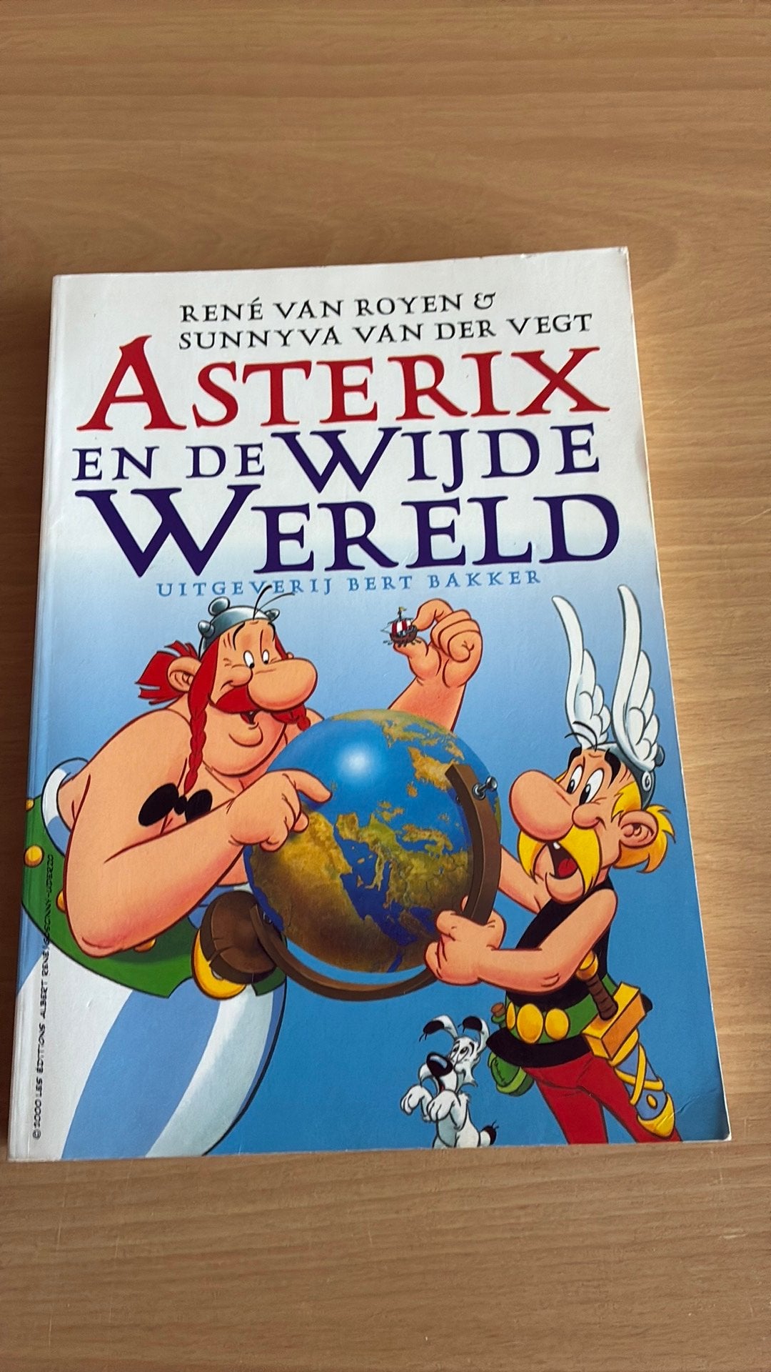 Asterix en de Wijde Wereld - René van Royen & Sunnyva van de, Boeken, Ophalen of Verzenden, Gelezen, S. van der Vegt; R. van Royen