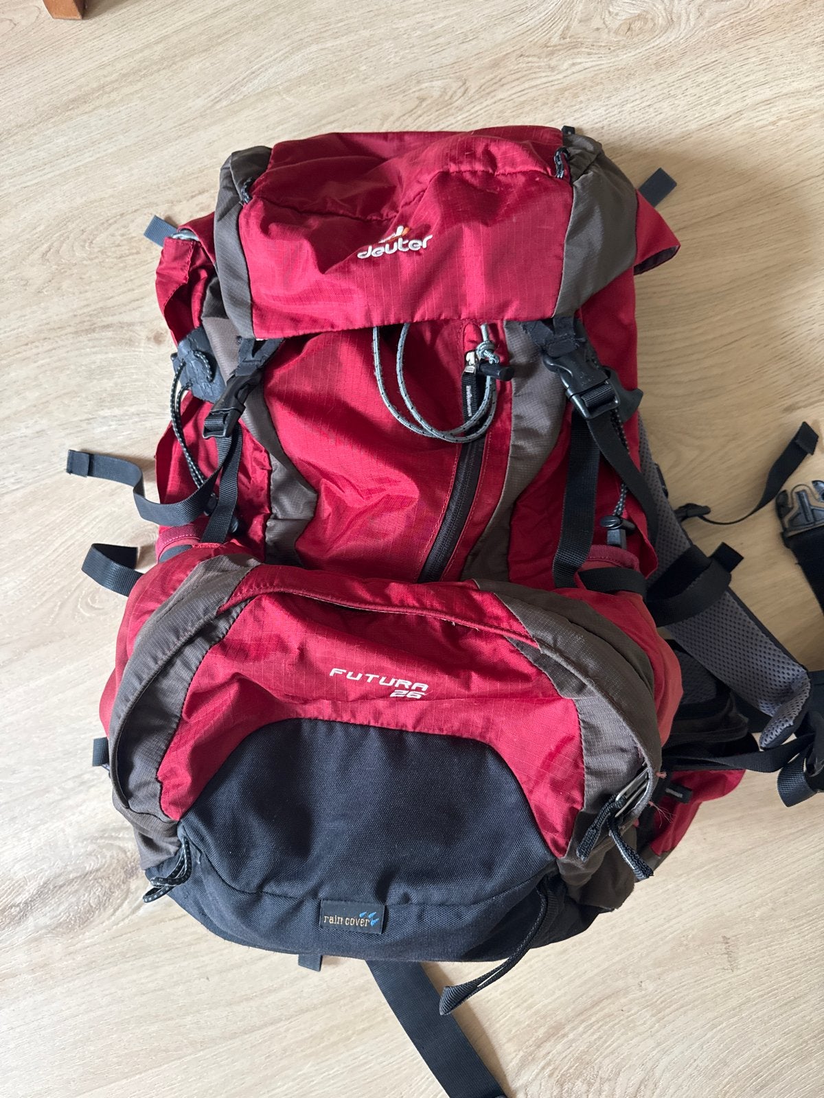 Deuter Futura 26 Trekking Rugzak - Rood/Grijs, 25 tot 40 cm, Ophalen of Verzenden, Zo goed als nieuw, Trekking