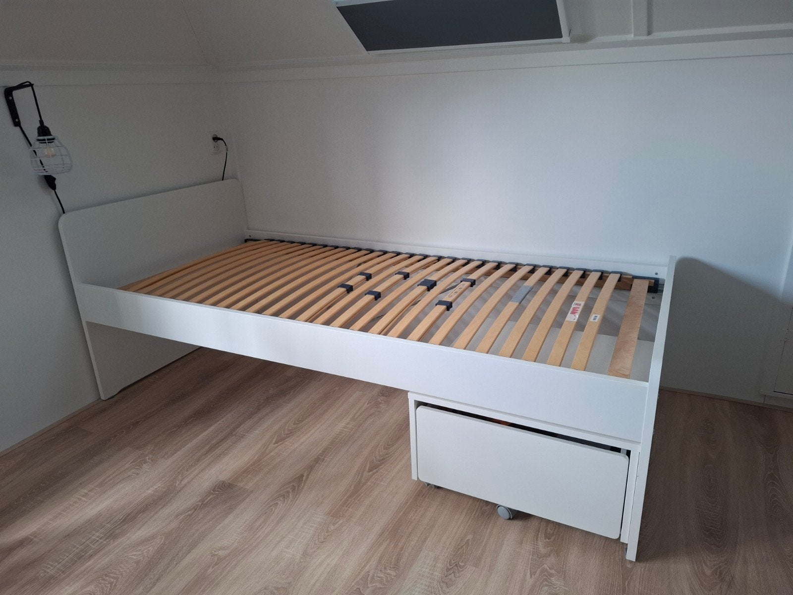 Ikea Släkt bed 90x200 met lattenbodem en 1 opberglade., Huis en Inrichting, Ophalen, Gebruikt, 90 cm, Eenpersoons