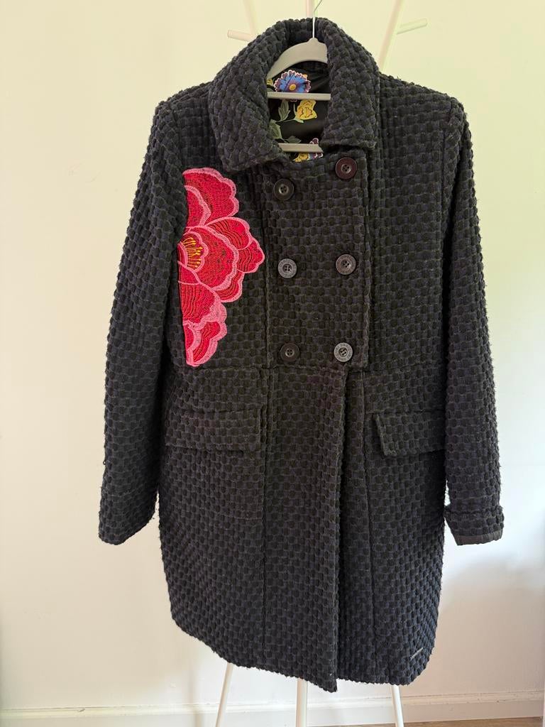 Desigual Zwarte Jas met Rode Bloemenborduursel - Maat 42, Ophalen, Zwart, Maat 42/44 (L), Zo goed als nieuw