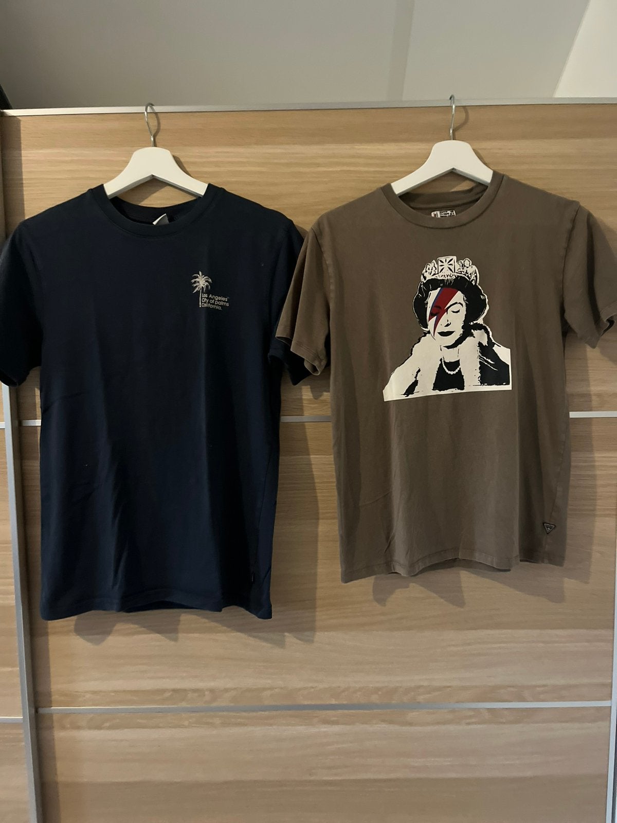 Guess shirt banksy print mt 152 Queen, Ophalen of Verzenden, Zo goed als nieuw, Meisje, Shirt of Longsleeve