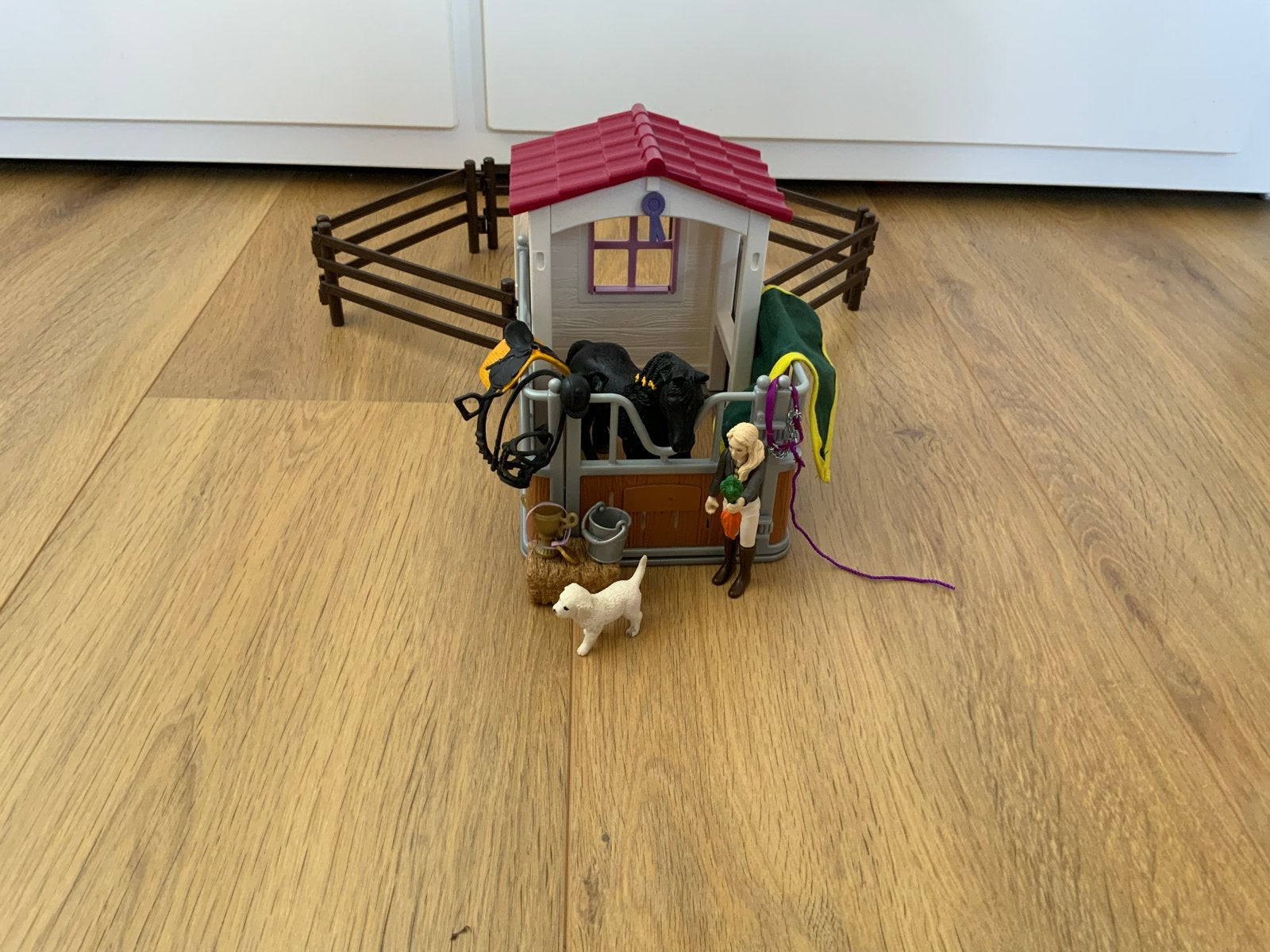 Schleich paardenstal met paard, ruiter en accessoires, Ophalen, Gebruikt