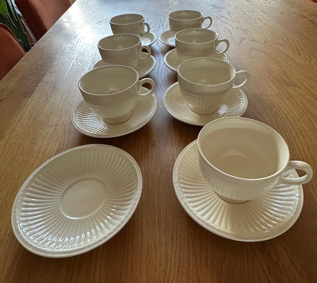 Wedgwood edmee plain Koffie/theekop met schotel, Ophalen of Verzenden, Zo goed als nieuw, Wedgwood, Kop(pen) en/of Schotel(s)