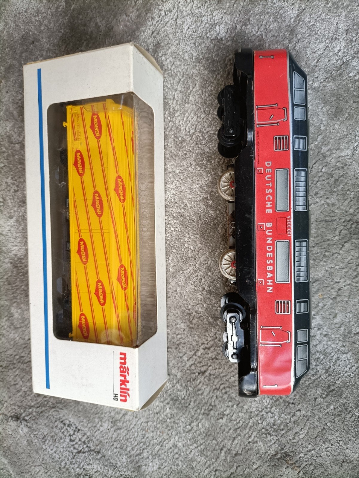 Märklin H0: DB Locomotief & Maggi Wagon (Nieuwstaat), Wisselstroom, Treinset, Nieuw, Ophalen of Verzenden