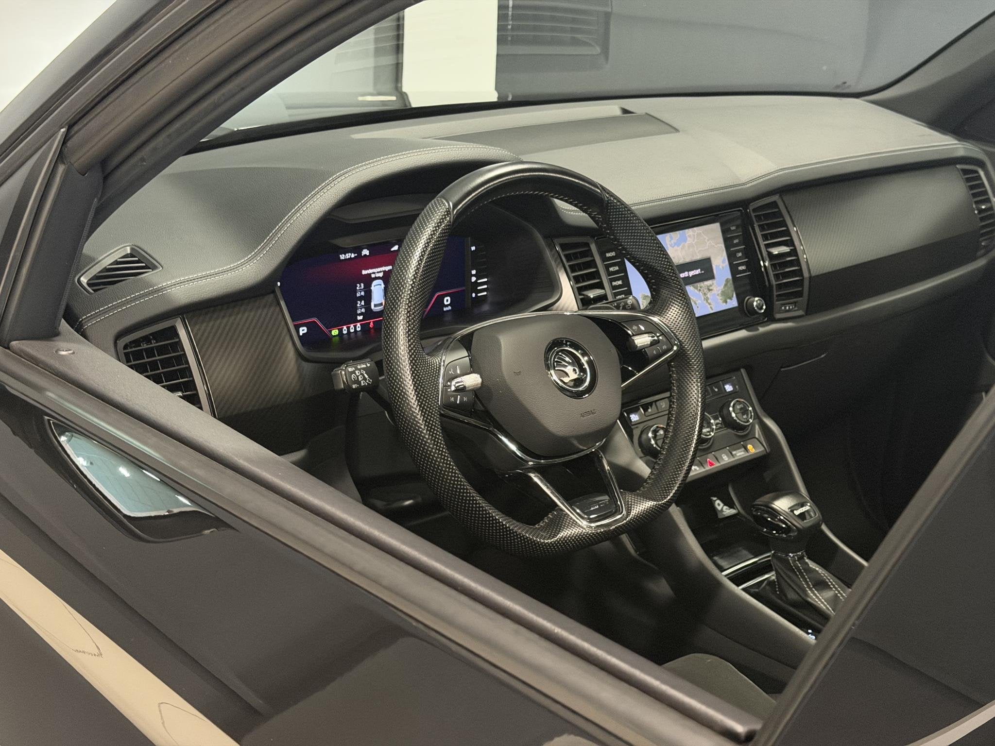 Skoda Kodiaq 1.5 TSI Sportline Business | Trekhaak | Panoram, Auto's, 4 cilinders, 150 pk, Zwart, Bedrijf