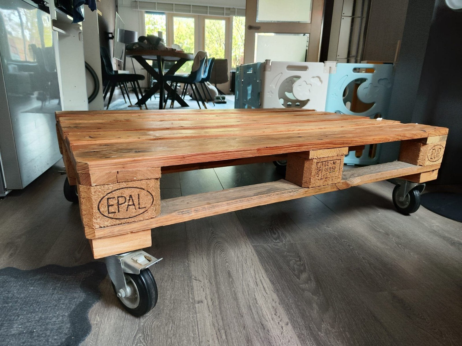 Salontafel van pallets op wielen, Gebruikt, 100 tot 150 cm, Industrieel, Landelijk, Overige houtsoorten