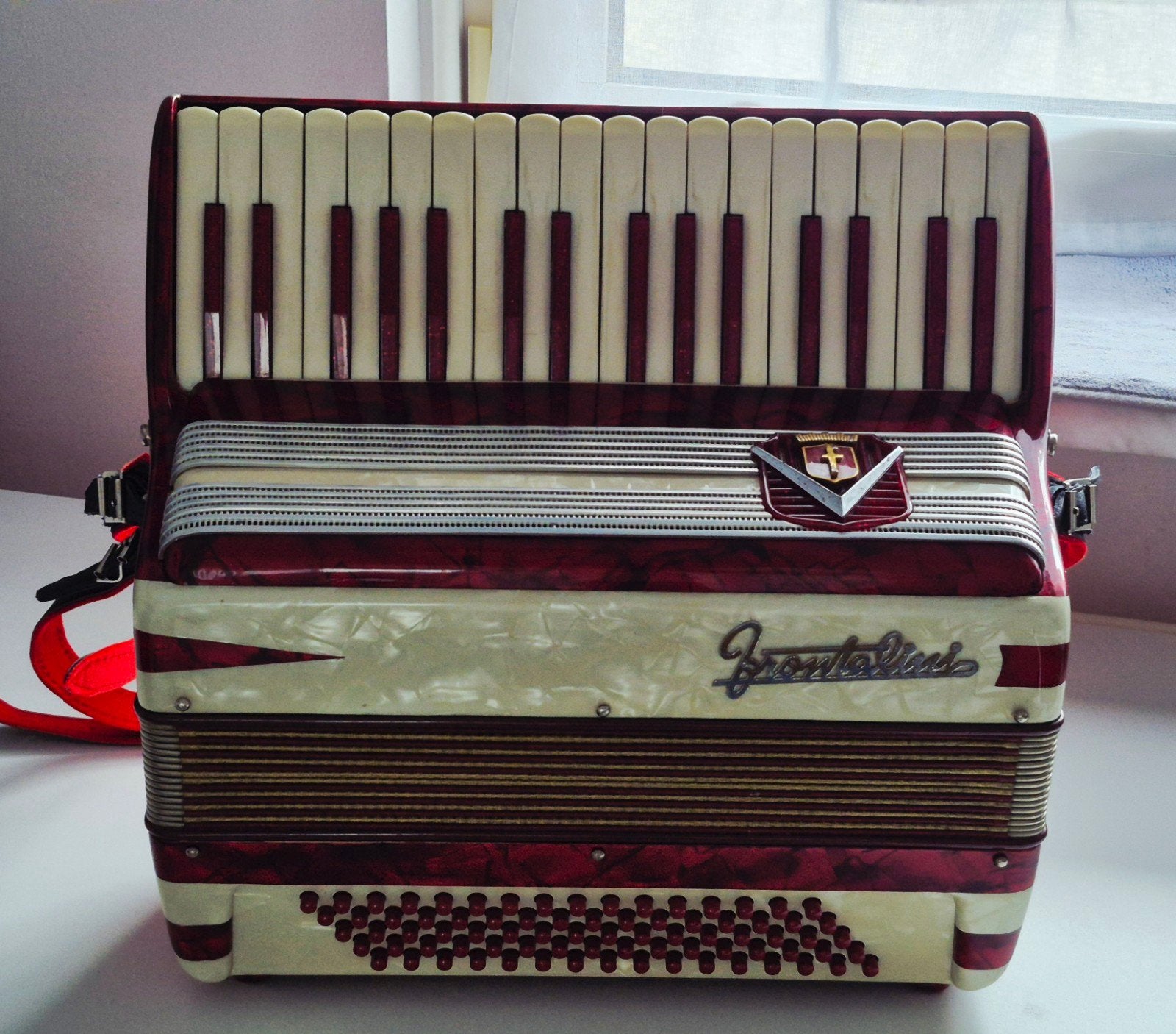 FRONTALINI BELLA 80 BASSER ROOD PARELMOER, Gebruikt, 80-bas, Toetsaccordeon, Ophalen