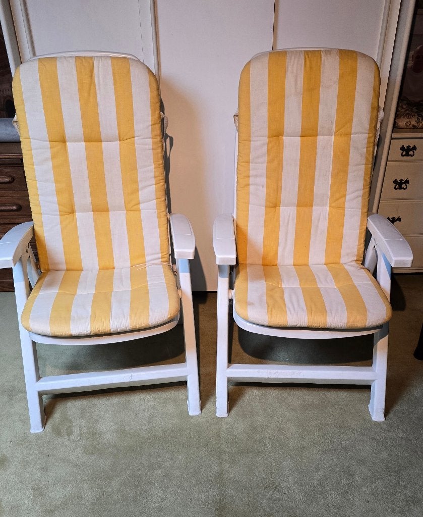 gratis twee kunststof tuinstoelen, Tuin en Terras, Ophalen, Gebruikt, Kunststof, Inklapbaar