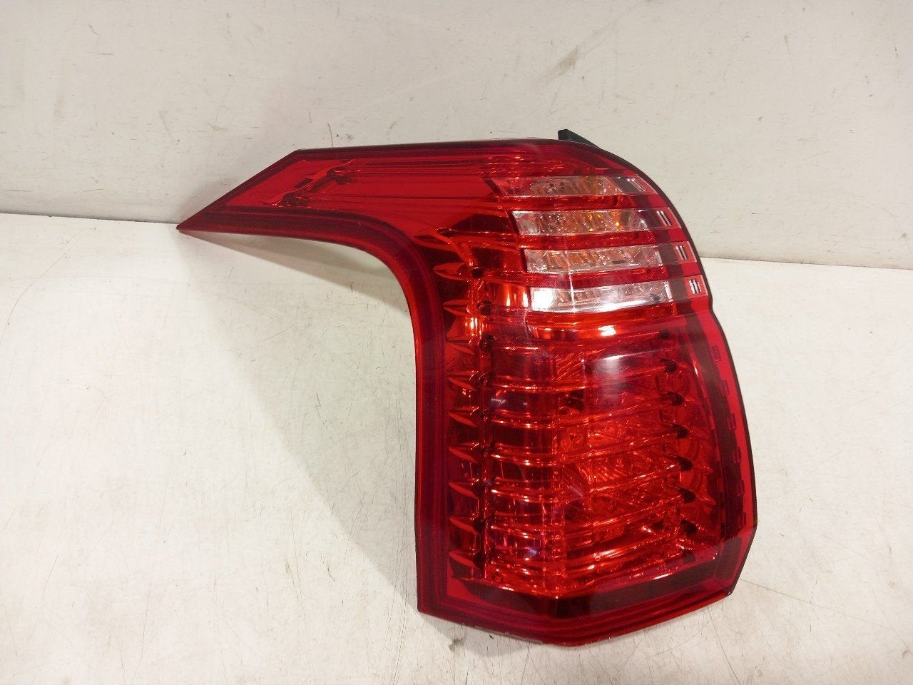 Achterlicht links buiten Peugeot 5008, Onderdelen@venauto.nl, Van der Ven Autorecycling B.V., Gebruikt, Ettenseweg 76, 4706 PB Roosendaal, The Netherlands