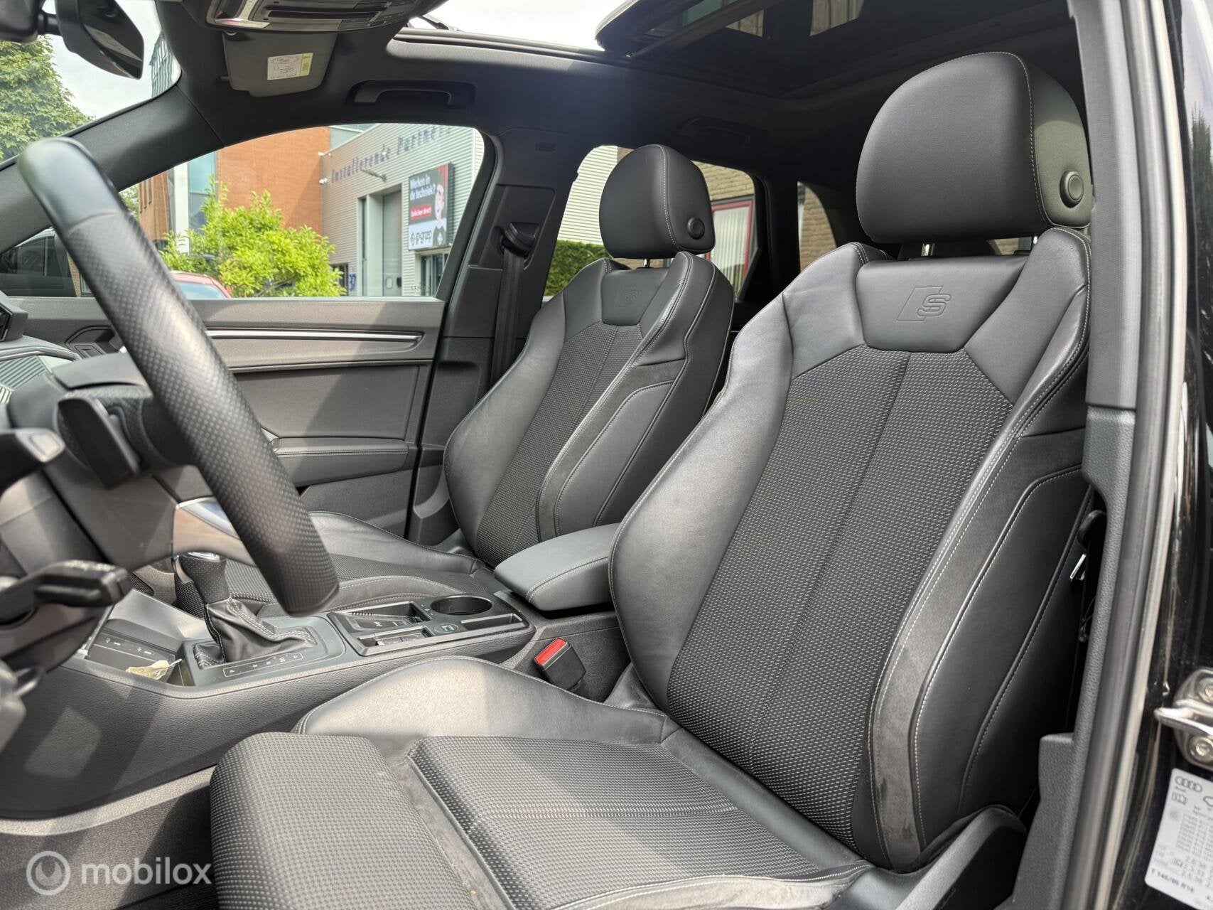 Audi Q3 35 TFSI S-line Panodak Alcantara Leer Navi Carplay C, Auto's, Audi, 15 km/l, 1498 cc, 4 cilinders, 150 pk
