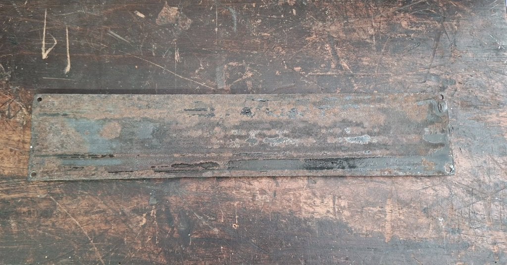 Leuk zwart wit emaille tekstbord, origineel en authentiek!, Antiek en Kunst, Antiek | Emaille, Ophalen of Verzenden
