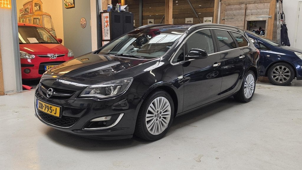 Opel Astra Sports Tourer 1.4 Turbo Sport Navi, Xenon, Blueto, Euro 5, Gebruikt, Zwart, 4 cilinders