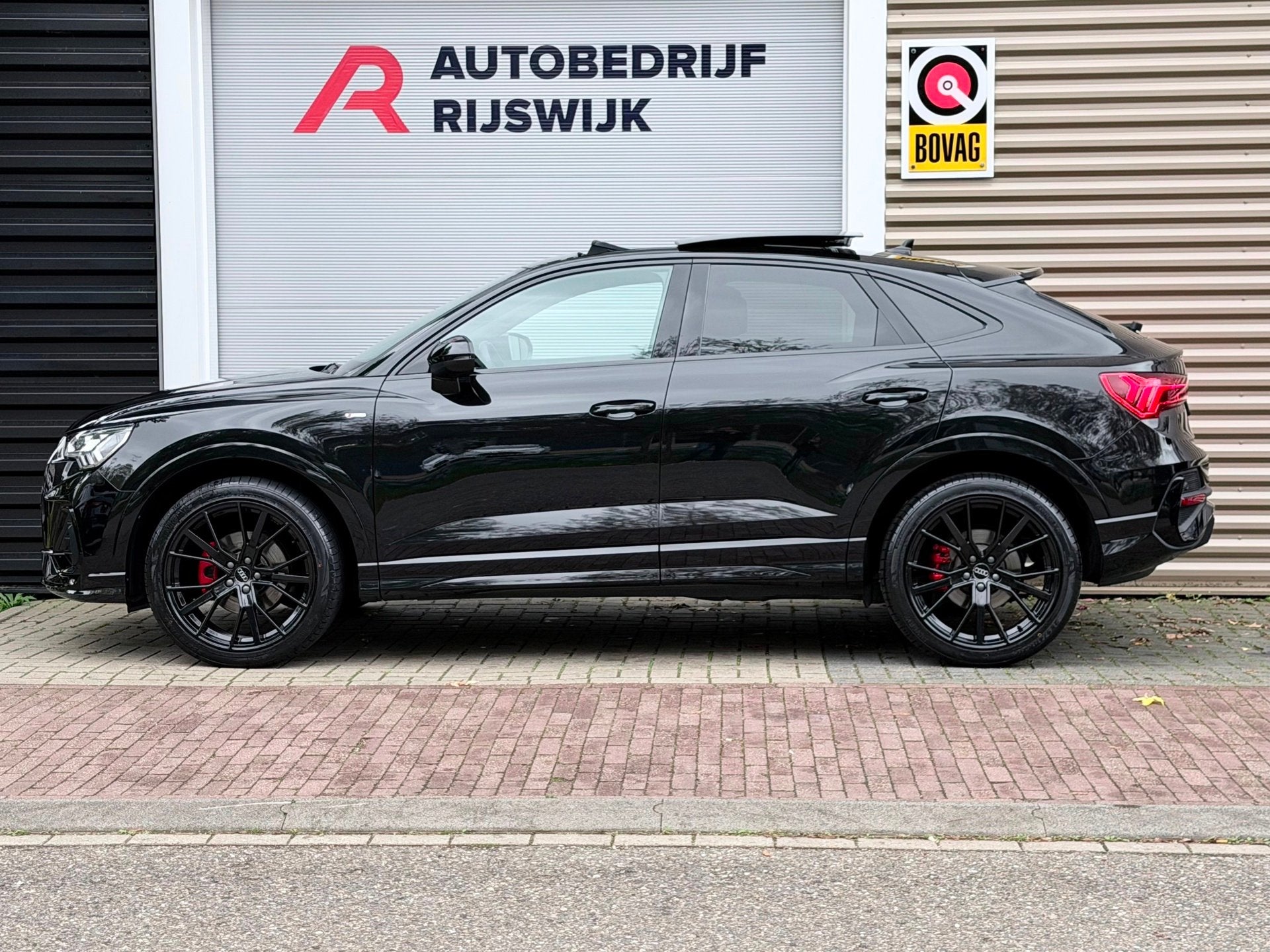 Audi Q3 SPORTBACK 35 TFSI S Edition Competition Pano/Sfeer/K, Euro 6, 4 cilinders, Alcantara, Zwart