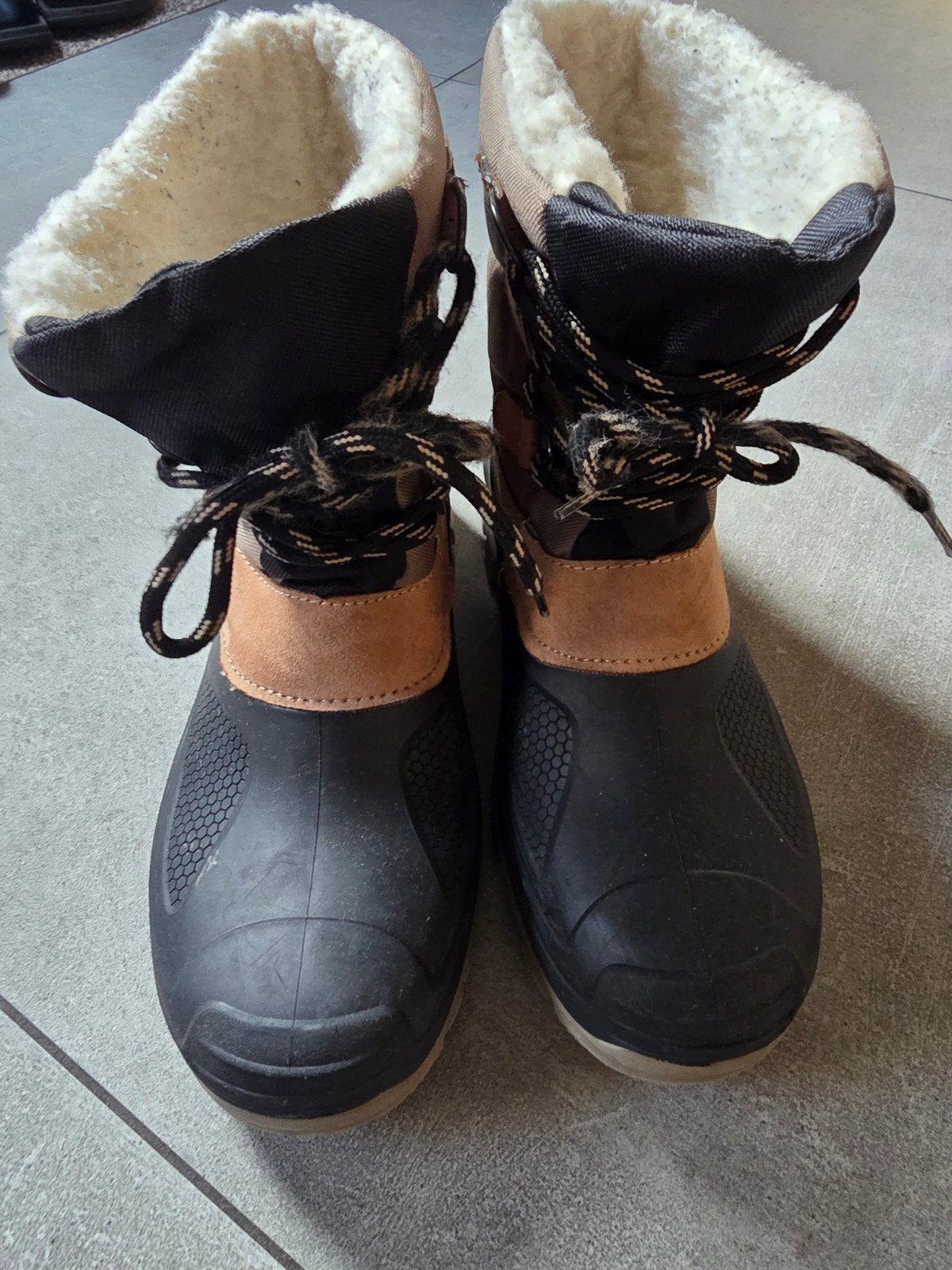 Snowboots maat 38/39, Ophalen, Zo goed als nieuw, Jongen of Meisje, Laarzen