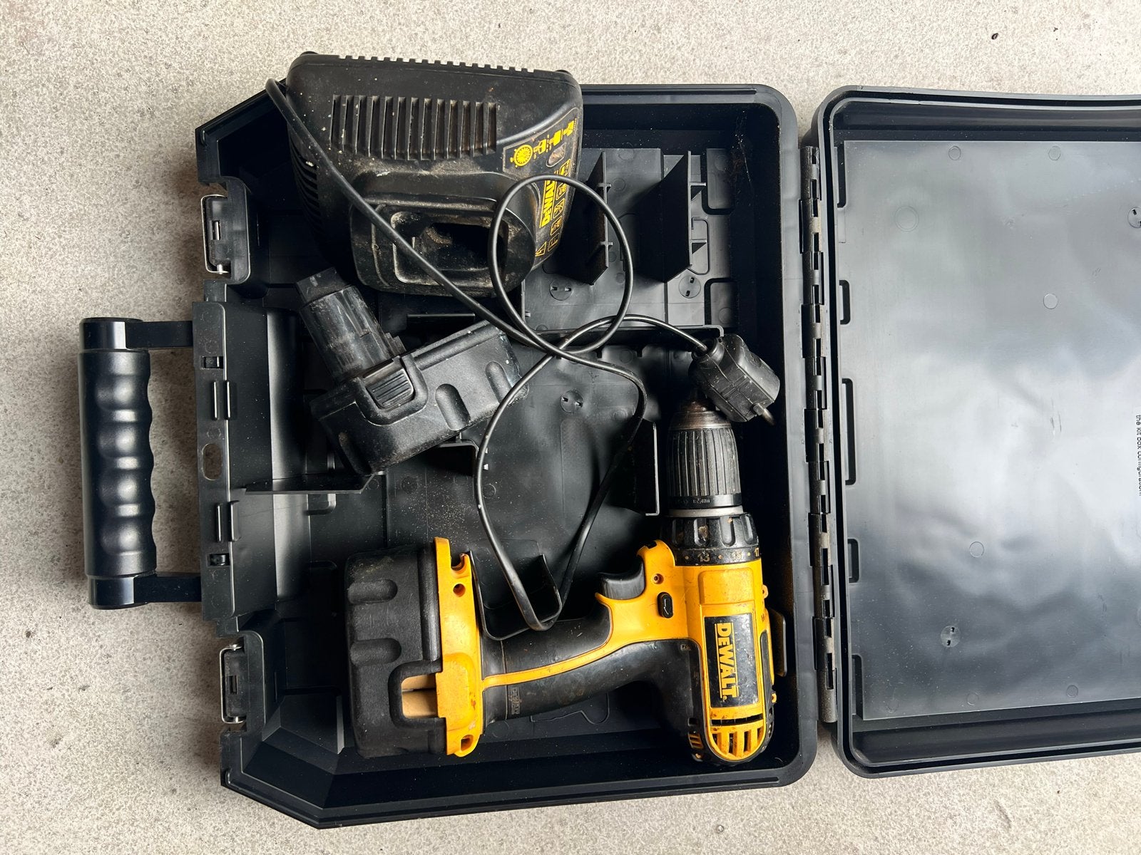 DeWalt Boor- en Schroefmachine met Koffer en Lader, Gebruikt, Variabele snelheid, Ophalen of Verzenden, Boor- en Schroefmachine