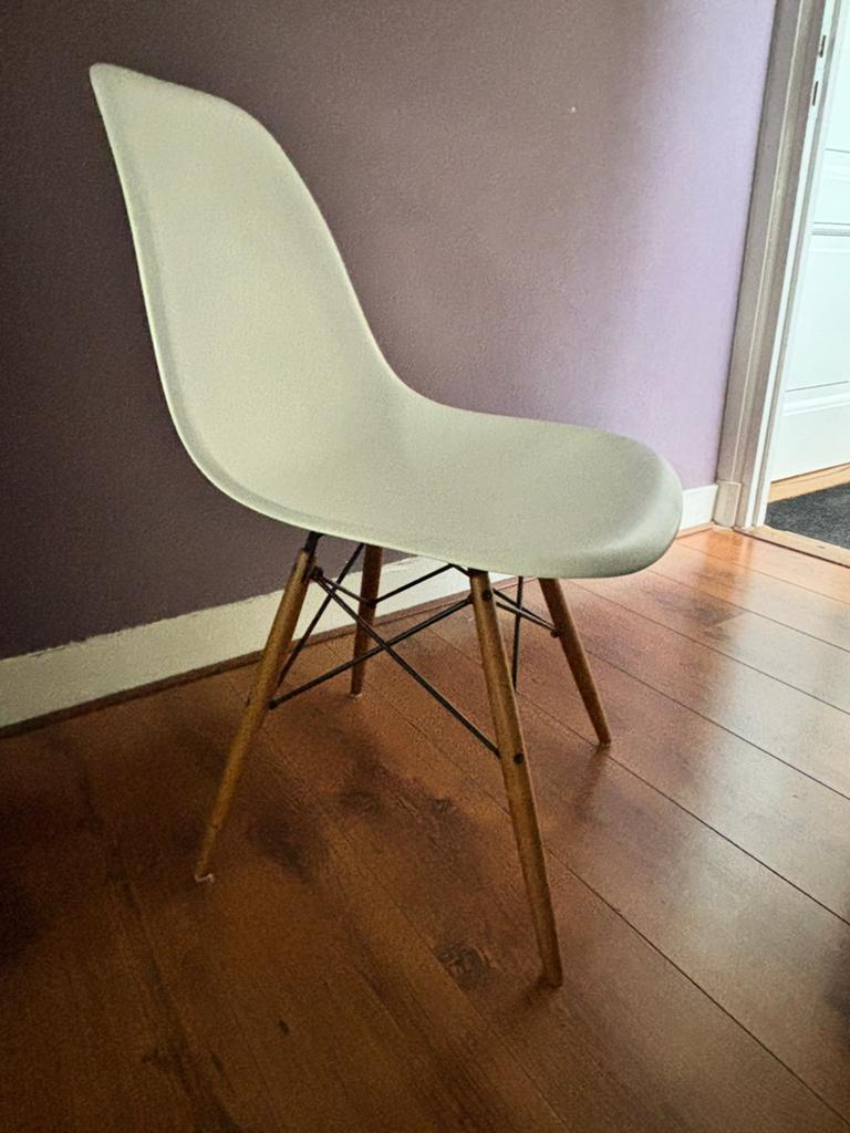Vitra Eames eetkamerstoel - set van 4 stuks, Hout, Gebruikt, Modern, Scandinavisch, Wit