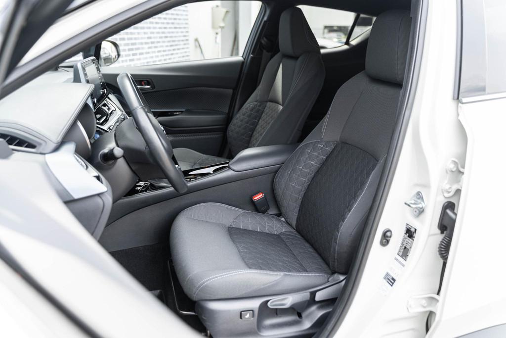 Toyota C-HR 2.0 Hybrid Executive | Achteruitrijcamera | Park, Stof, 4 cilinders, Wit, Bedrijf