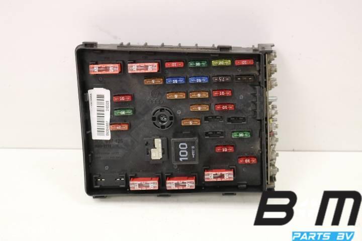 Zekeringkast in motorruimte VW Passat B6, Gebruikt