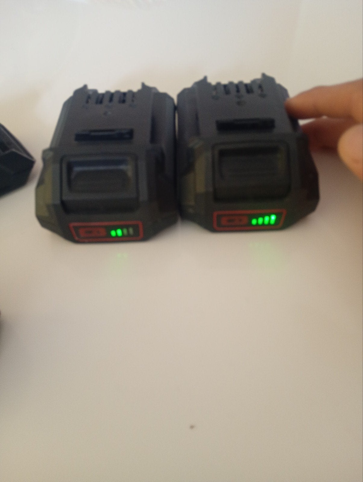 2 * SKIL accu 20v Max 2.0 ah.  +++Charger, Ophalen of Verzenden, Nieuw