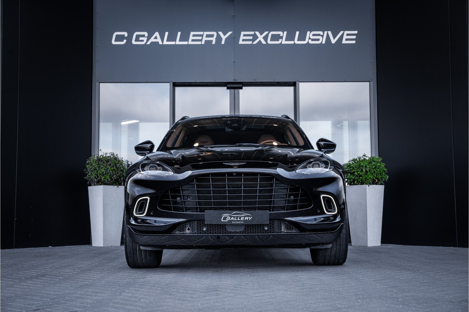 Aston Martin Dbx 4.0 V8 - 1/500 | Panorama | 360 Camera | Lu, Auto's, Dealer onderhouden, Zwart, Leder, Vierwielaandrijving