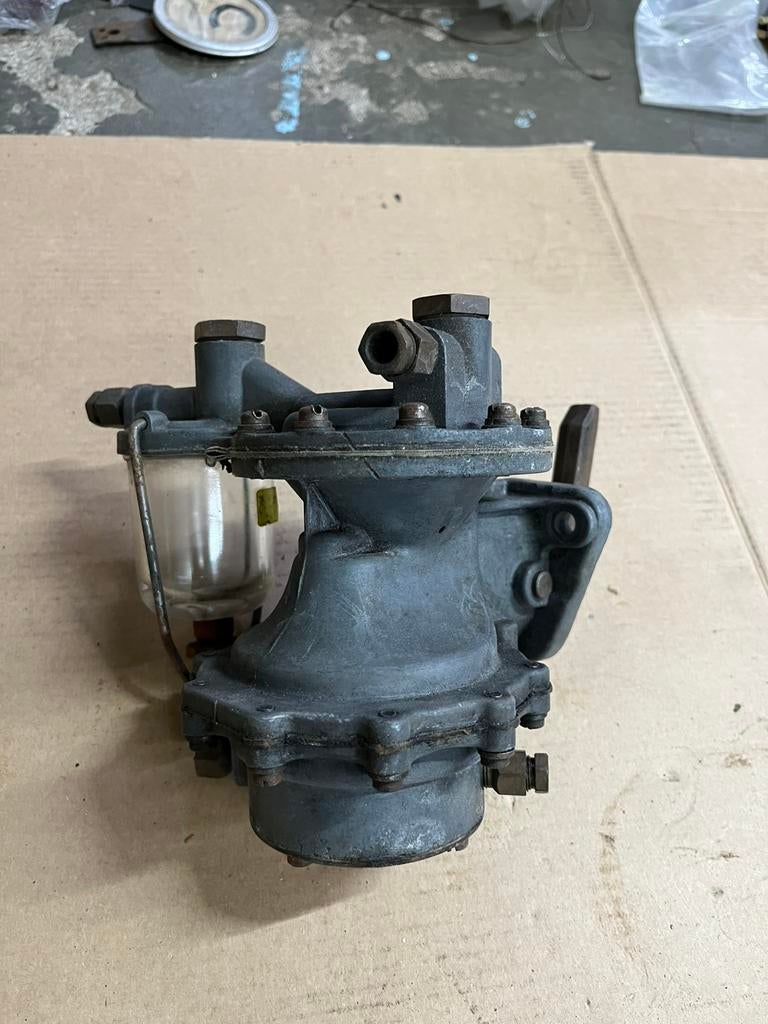 Oldtimer benzinepomp, Ophalen