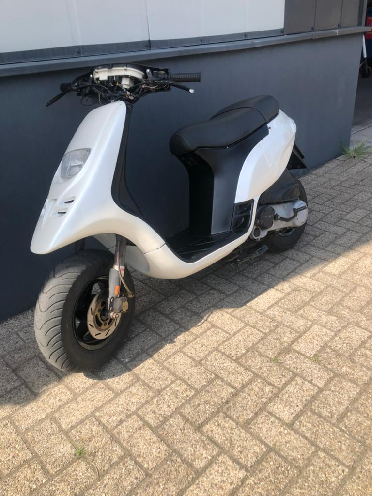 Tekoop/teruil Gilera piaggio typhoon, Ophalen, Zo goed als nieuw, Tweetakt