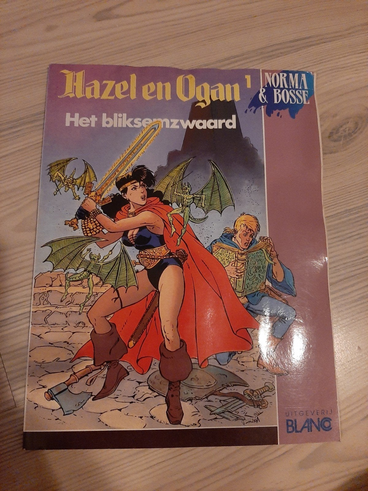 Hazel en Ogan 1: Het bliksemzwaard - Norma & Bosse, Ophalen of Verzenden, Gelezen, Norma & Bosse